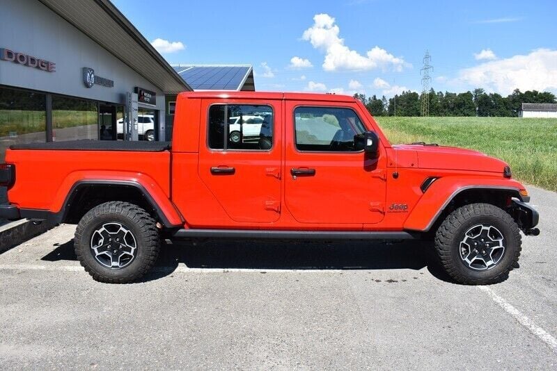 Gebraucht Jeep Gladiator 293 PS (215 kW) 2024 Rot Abholung