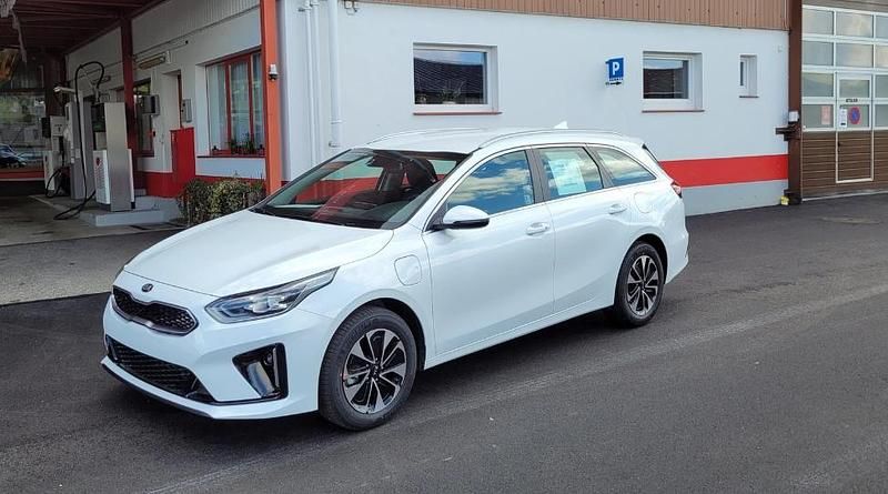 Weiss Gebraucht 2021 Kia Ceed Sportswagon Kombi | CHF 25’500 (Fairer Preis) - Bild 1/4