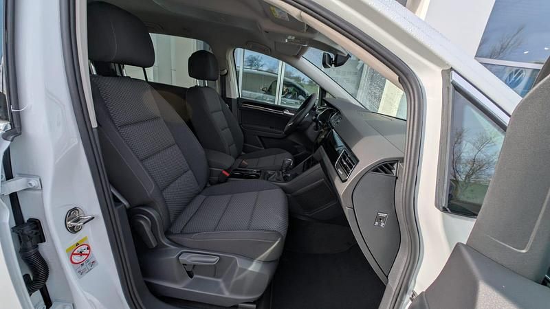 Gebraucht VW Touran United 150 PS (110 kW) 2025 Weiss Van / Kleinbus