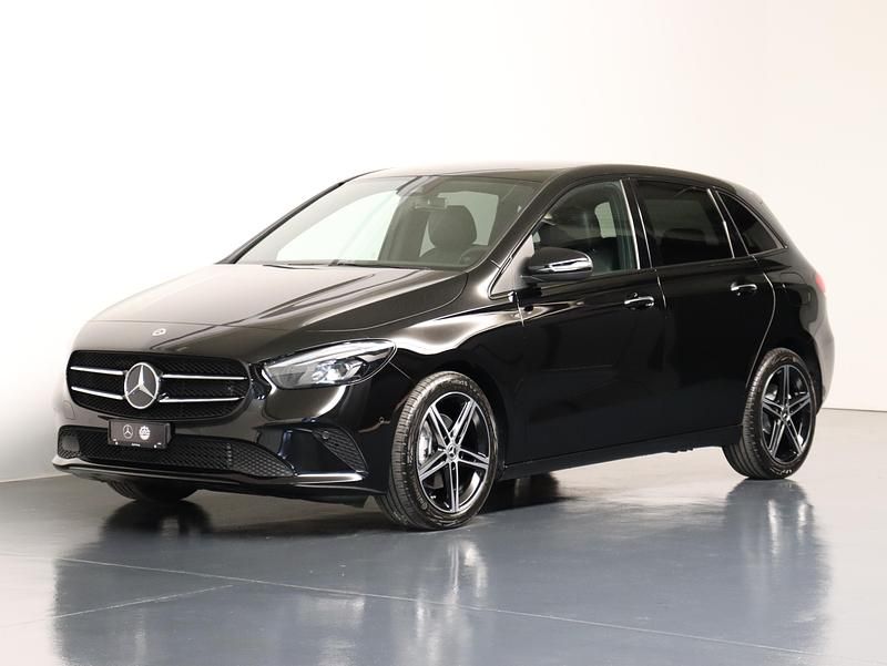 Schwarz Gebraucht 2021 Mercedes 200 Night Limousine | CHF 31’900 - Bild 1/4
