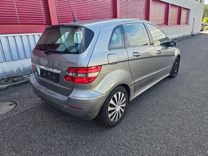 Gebraucht Mercedes B200 136 PS (100 kW) 2006 Van / Kleinbus