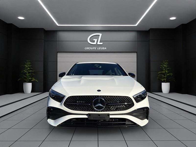 Gebraucht Mercedes A200 Night 163 PS (119 kW) 2025 Weiss Limousine