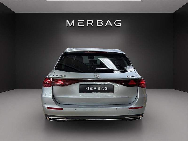 Gebraucht Mercedes E200 204 PS (150 kW) 2024 Silber Kombi