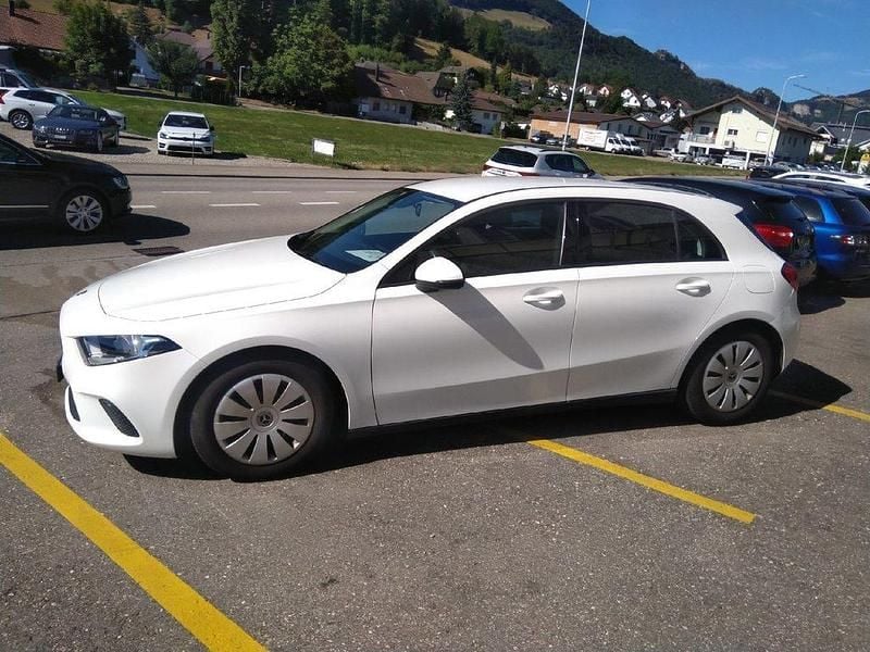 Gebraucht Mercedes A180 116 PS (85 kW) 2019 Limousine