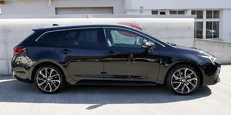 Neu Toyota Corolla Premium 178 PS (130 kW) 2025 Kombi