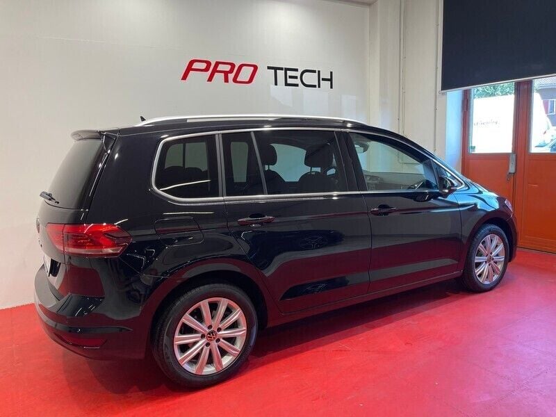 Gebraucht VW Touran Highline 150 PS (110 kW) 2023 Van / Kleinbus