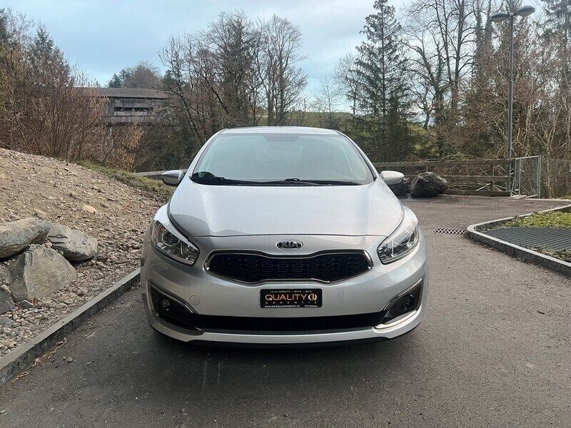 Gebraucht Kia Ceed 105 PS (77 kW) 2016 Silber Kleinwagen