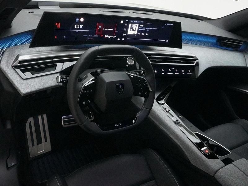 Neu Peugeot 5008 GTi 145 PS (106 kW) 2025 Grau SUV