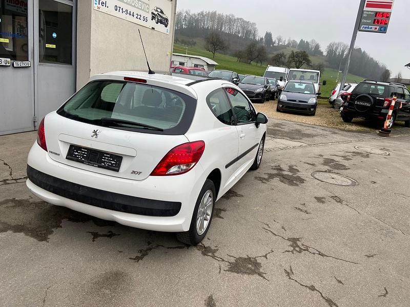 Gebraucht Peugeot 207 73 PS (53 kW) 2010