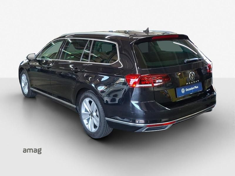 Gebraucht VW Passat Elegance 200 PS (147 kW) 2023 Deep black nacré Kombi