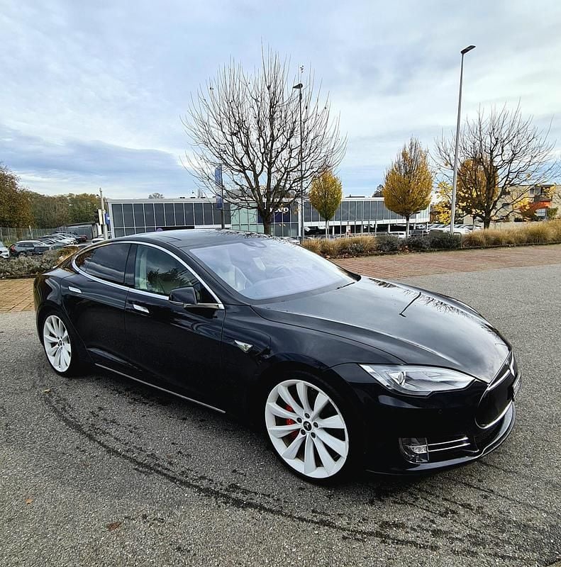 Gebraucht 2015 Tesla Model S Performance Kleinwagen | CHF 17’950 (Etwas zu teuer) - Bild 1/4