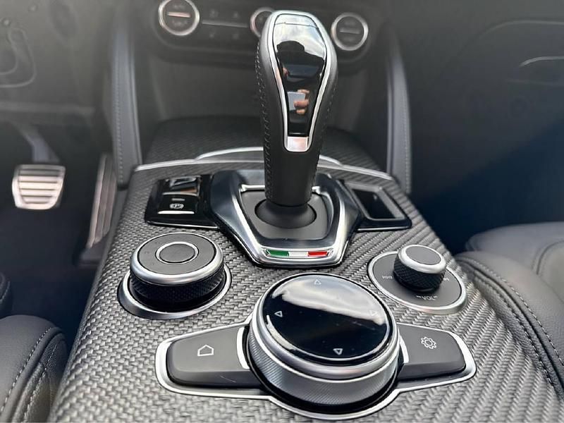 Neu Alfa Romeo Stelvio Quadrifoglio 519 PS (381 kW) 2025 Schwarz SUV