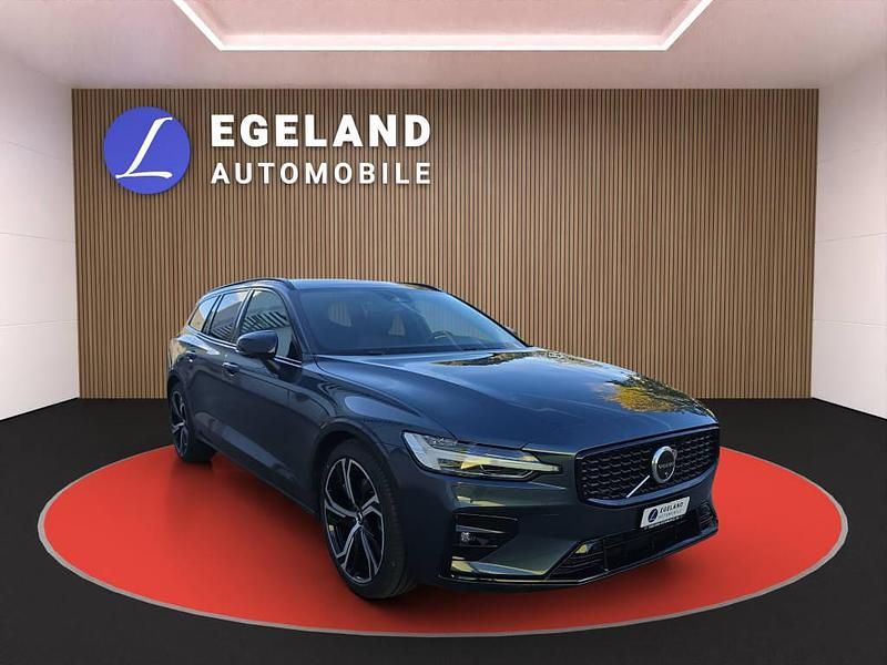 Gebraucht Volvo V60 Plus 211 PS (155 kW) 2025 Kombi