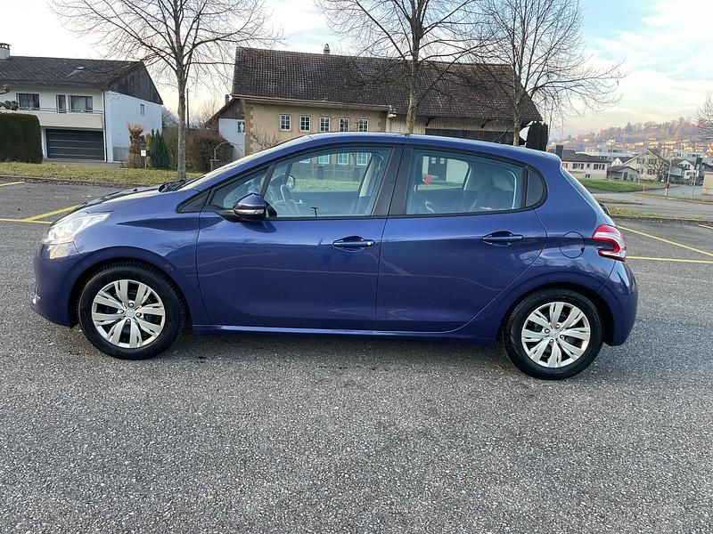 Gebraucht Peugeot 208 Active 95 PS (69 kW) 2012 Kleinwagen