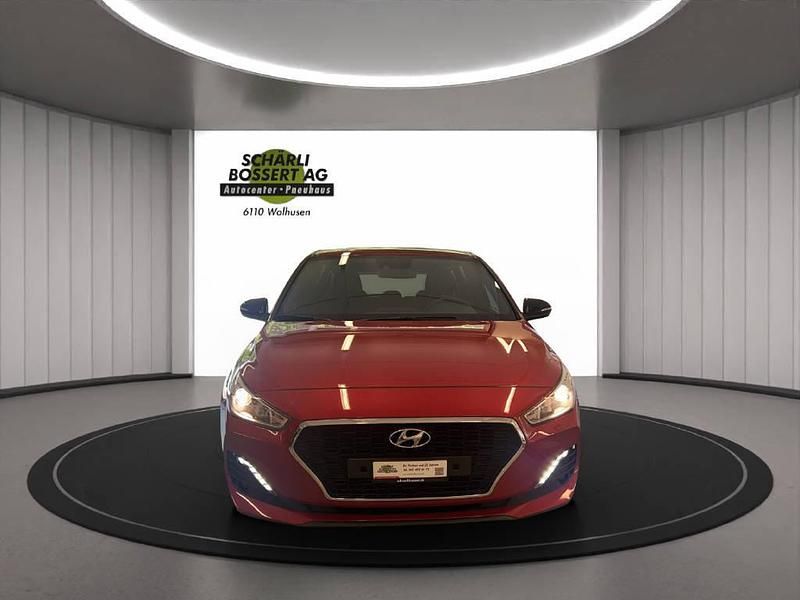 Gebraucht Hyundai i30 GO! 99 PS (72 kW) 2018 Rot Limousine