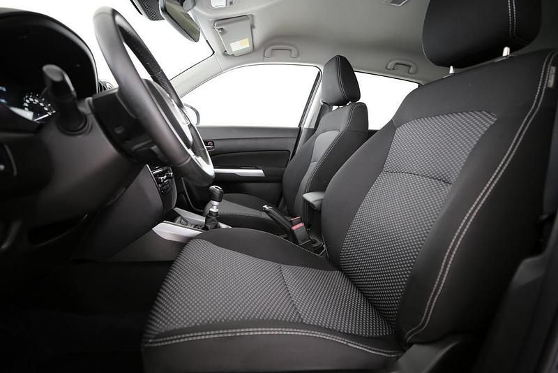 Gebraucht Suzuki Vitara 129 PS (94 kW) 2024 Grau SUV