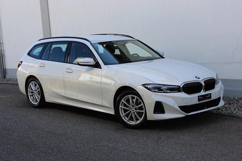 Gebraucht 2022 BMW 330e Comfort Edition Kombi | CHF 31’500 (Superpreis) - Bild 1/4