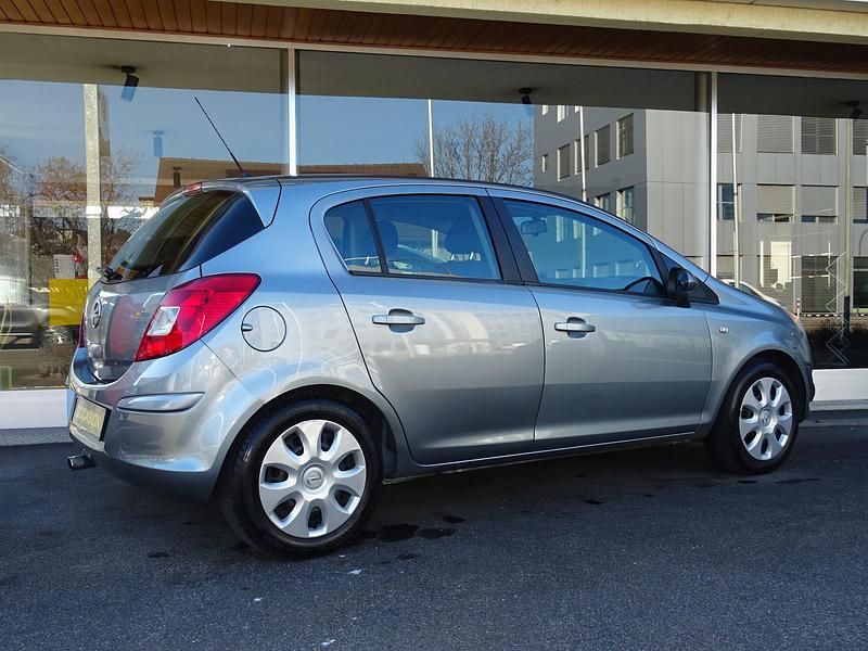 Gebraucht Opel Corsa Enjoy 100 PS (73 kW) 2011 Silber Kleinwagen