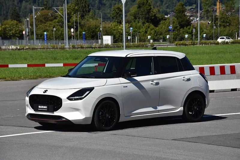 Weiss Neu 2025 Suzuki Swift Limousine | CHF 27’938 - Bild 1/4