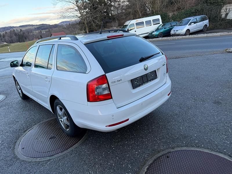 Gebraucht Skoda Octavia Ambition 105 PS (77 kW) 2013 Kombi