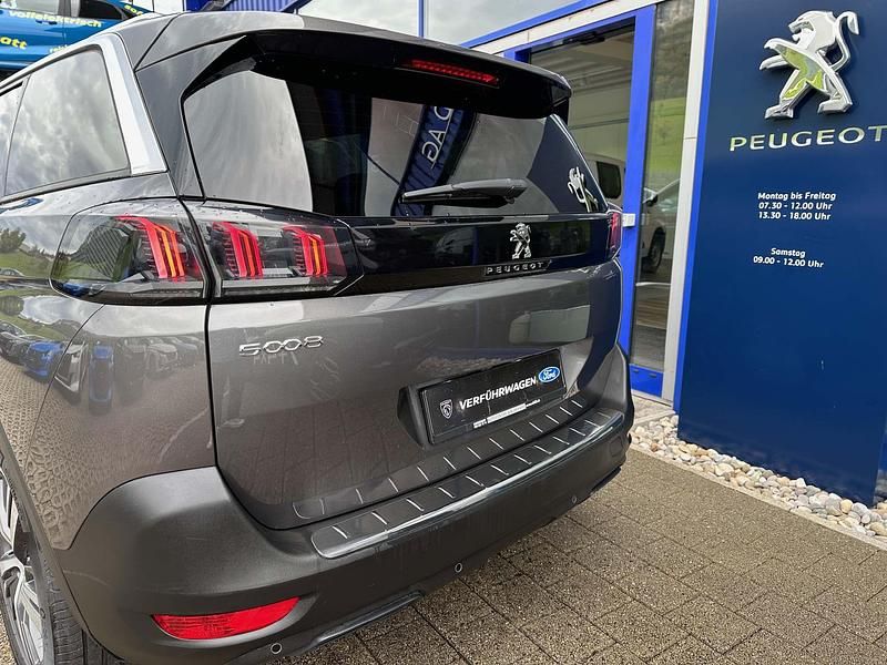 Gebraucht Peugeot 5008 Allure 130 PS (95 kW) 2024 Van / Kleinbus