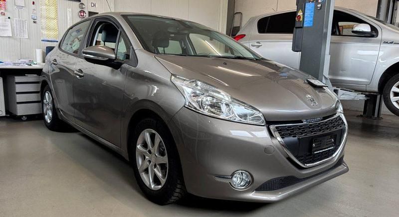 Gebraucht Peugeot 208 Active 95 PS (69 kW) 2012 Kleinwagen