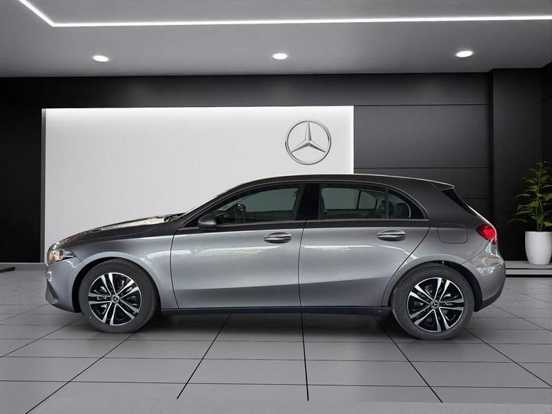 Neu Mercedes A220 190 PS (139 kW) 2025 Grau Limousine