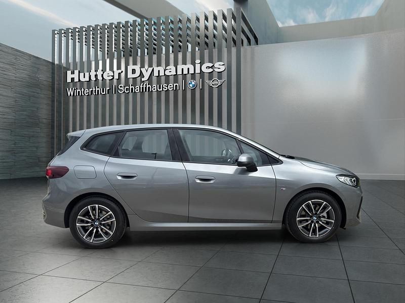 Gebraucht BMW 220 Active Tourer M Sport 170 PS (125 kW) 2025 Grau Van / Kleinbus