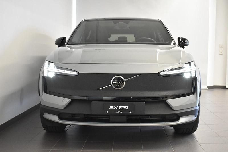 Neu Volvo EX30 CC Performance 314 kW (428 PS) 2025 Grau SUV