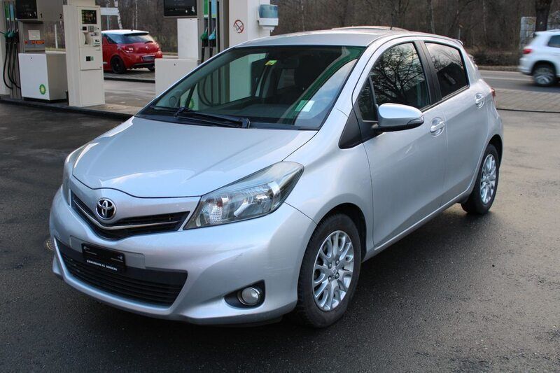 Silber Gebraucht 2012 Toyota Yaris Style Limousine | CHF 8’990 (Fairer Preis) - Bild 1/4