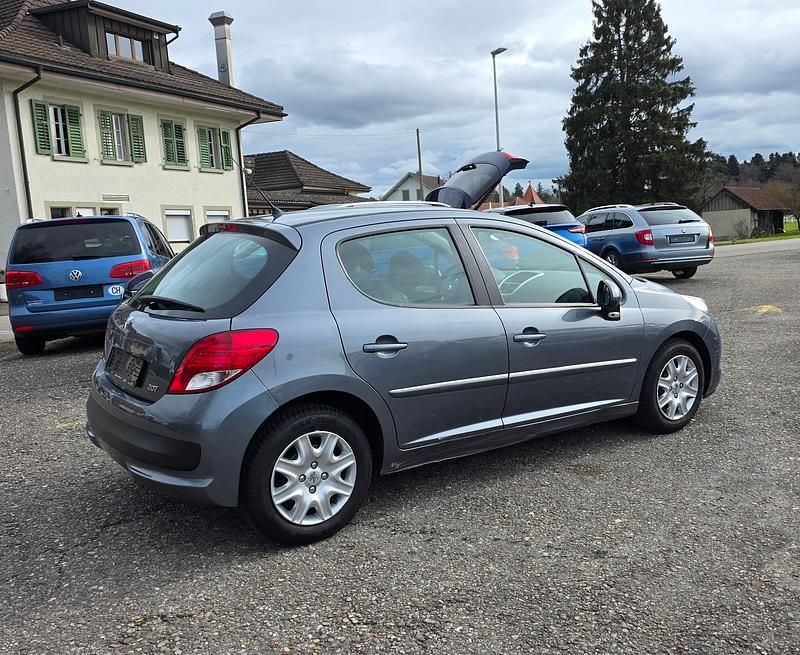 Gebraucht Peugeot 207 Active 95 PS (69 kW) 2011