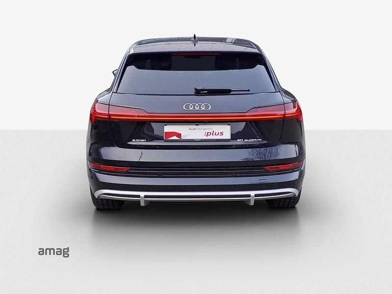Gebraucht Audi e-tron Attraction 230 kW (313 PS) 2020 Mythosschwarz metallic SUV