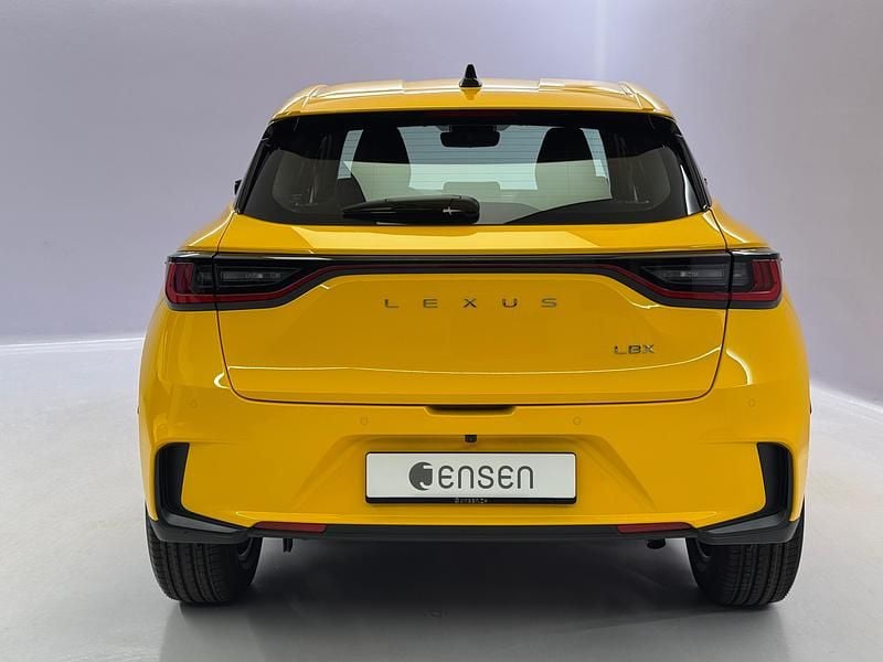 Neu Lexus LBX Impression Line 136 PS (100 kW) 2026 Gelb SUV