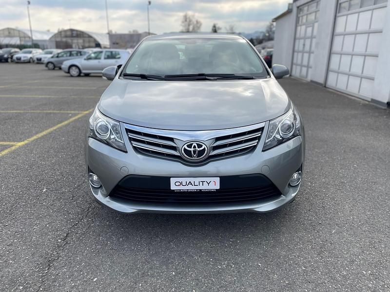 Gebraucht Toyota Avensis Premium 152 PS (111 kW) 2013