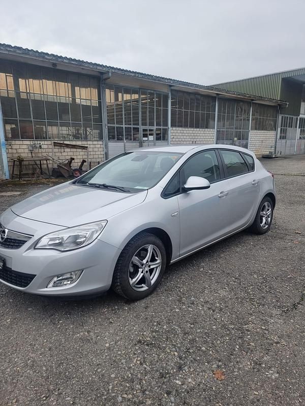 Gebraucht Opel Astra Enjoy 115 PS (84 kW) 2010