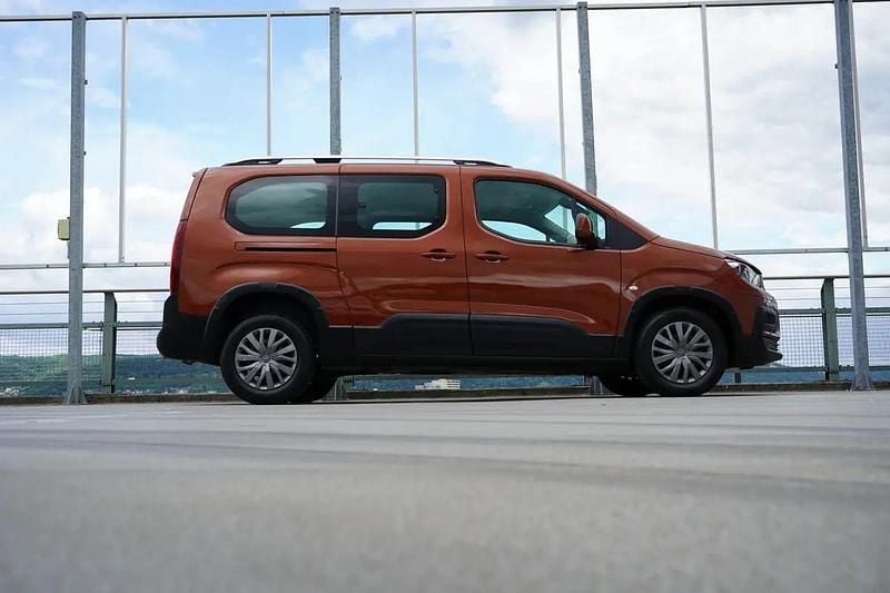 Gebraucht Peugeot Rifter Allure 130 PS (95 kW) 2026 Orange Van / Kleinbus