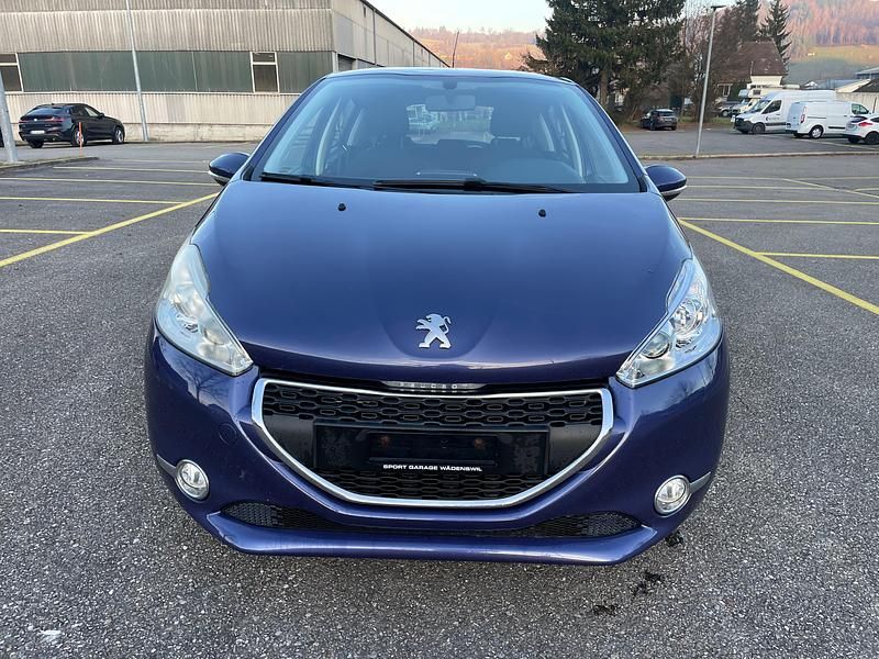 Gebraucht Peugeot 208 Active 95 PS (69 kW) 2012 Kleinwagen