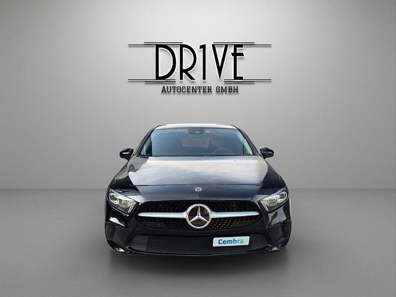 Gebraucht Mercedes A180 116 PS (85 kW) 2019 Schwarz Limousine