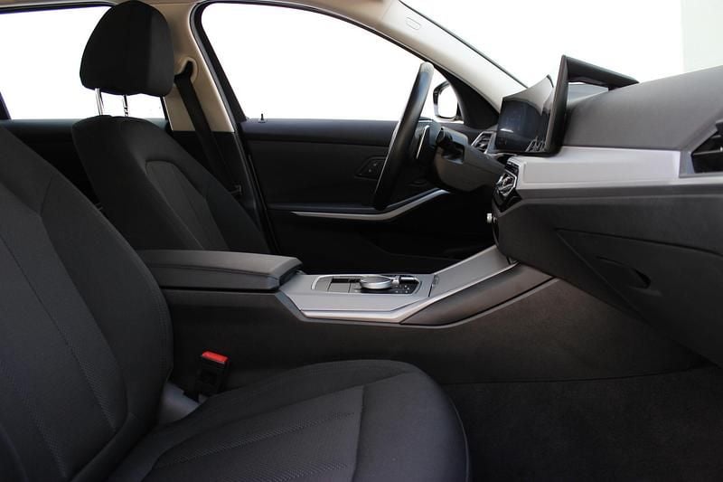 Gebraucht BMW 320e Comfort Edition 190 PS (139 kW) 2023 Weiss Kombi