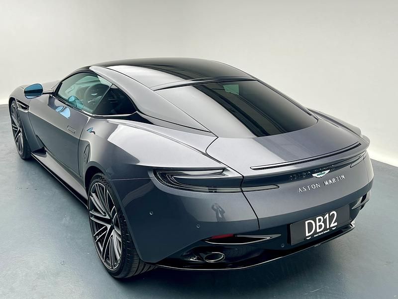 Neu Aston Martin DB12 680 PS (500 kW) 2025 Grau Coupé