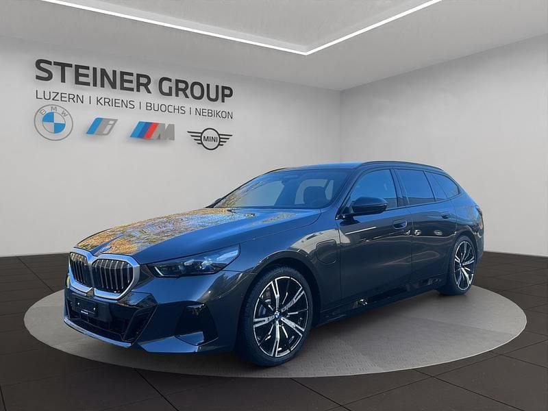 Grau Neu 2025 BMW 530e M Sport Kombi | CHF 87’900 - Bild 1/4
