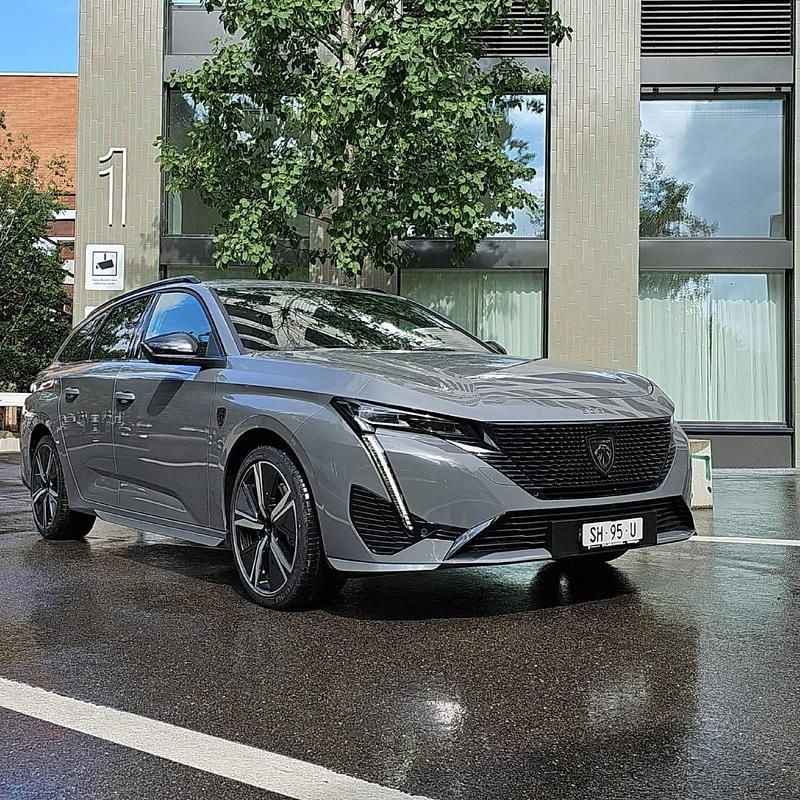 Grau Gebraucht 2024 Peugeot 308 SW GT Kombi | CHF 42’500 - Bild 1/4