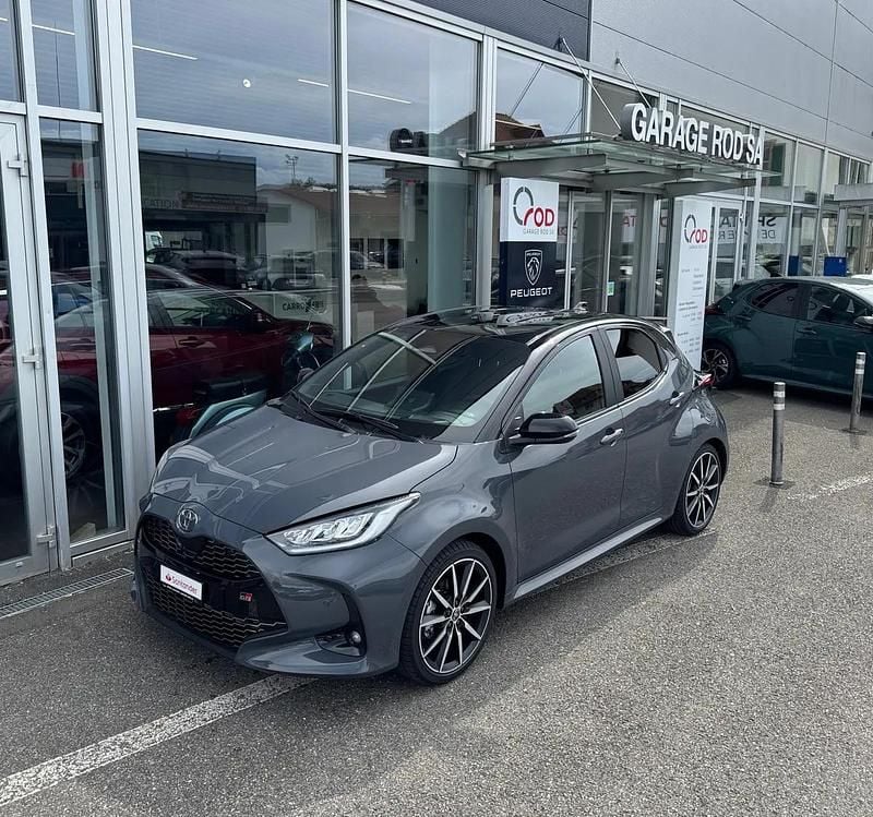 Gray Neu 2025 Toyota Yaris Hybrid Sport | CHF 28’850 (Superpreis) - Bild 1/4