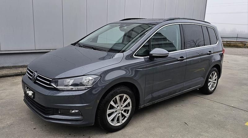 Gebraucht VW Touran Comfortline 150 PS (110 kW) 2023 Van / Kleinbus