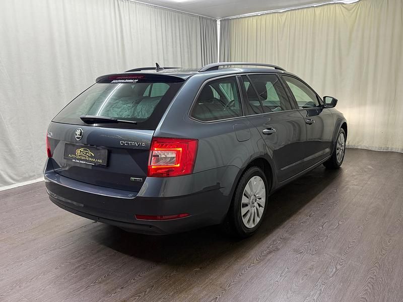 Gebraucht Skoda Octavia 130 PS (95 kW) 2019 Grau Kombi