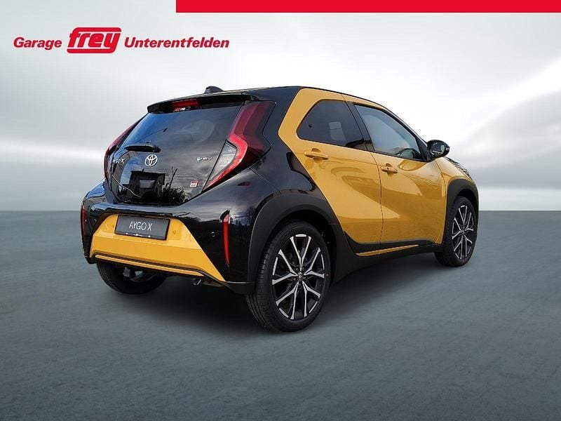 Neu Toyota Aygo X Sport 116 PS (85 kW) 2025 Gelb SUV