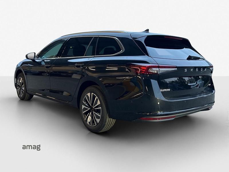 Gebraucht Skoda Superb Selection 193 PS (141 kW) 2024 Ebony schwarz, metallic Kombi