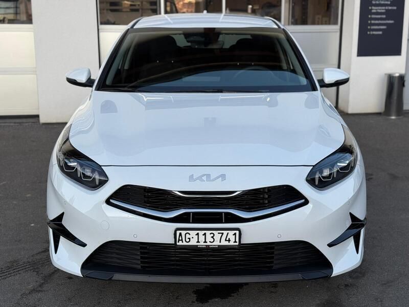 Weiss Gebraucht 2024 Kia Ceed Kleinwagen | CHF 36’050 - Bild 1/4