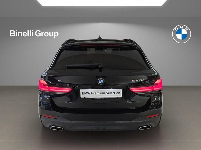 Gebraucht BMW 540 Sport Line 344 PS (253 kW) 2023 Schwarz Kombi