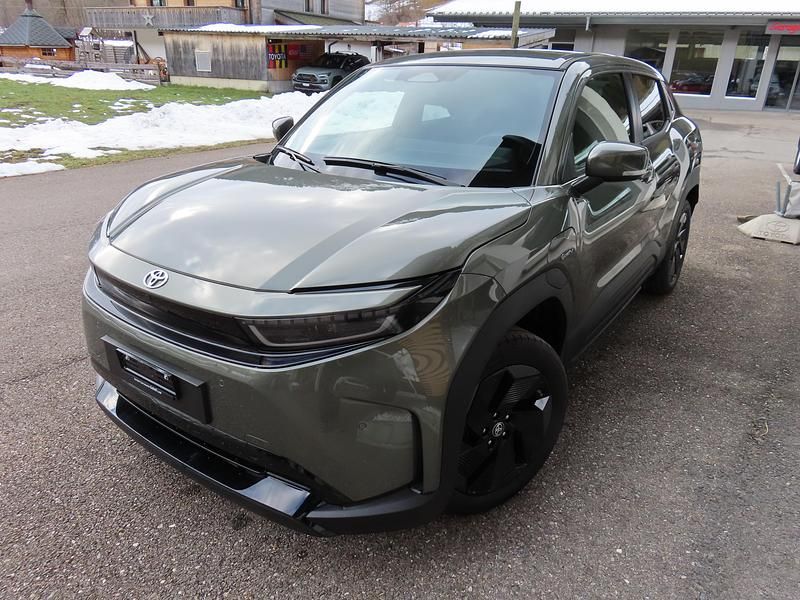 Neu Toyota Urban Cruiser Trend 135 kW (184 PS) 2025 Grün SUV
